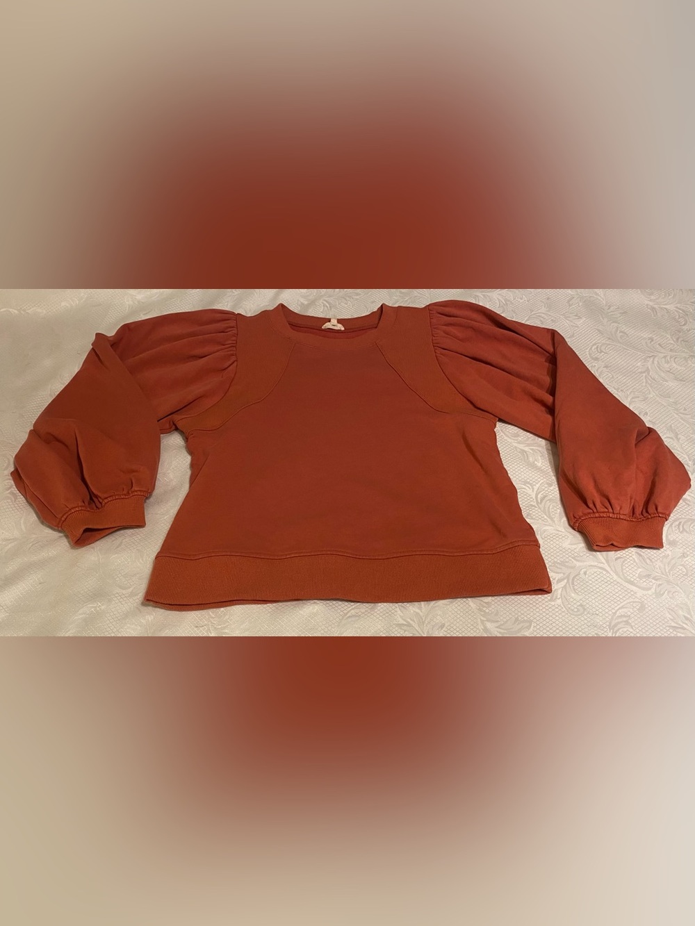 JODIFL Crewneck Sweatshirt with Balloon Sleeves. Color-Rust